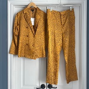 Animal print set in gold - mismatched sizing